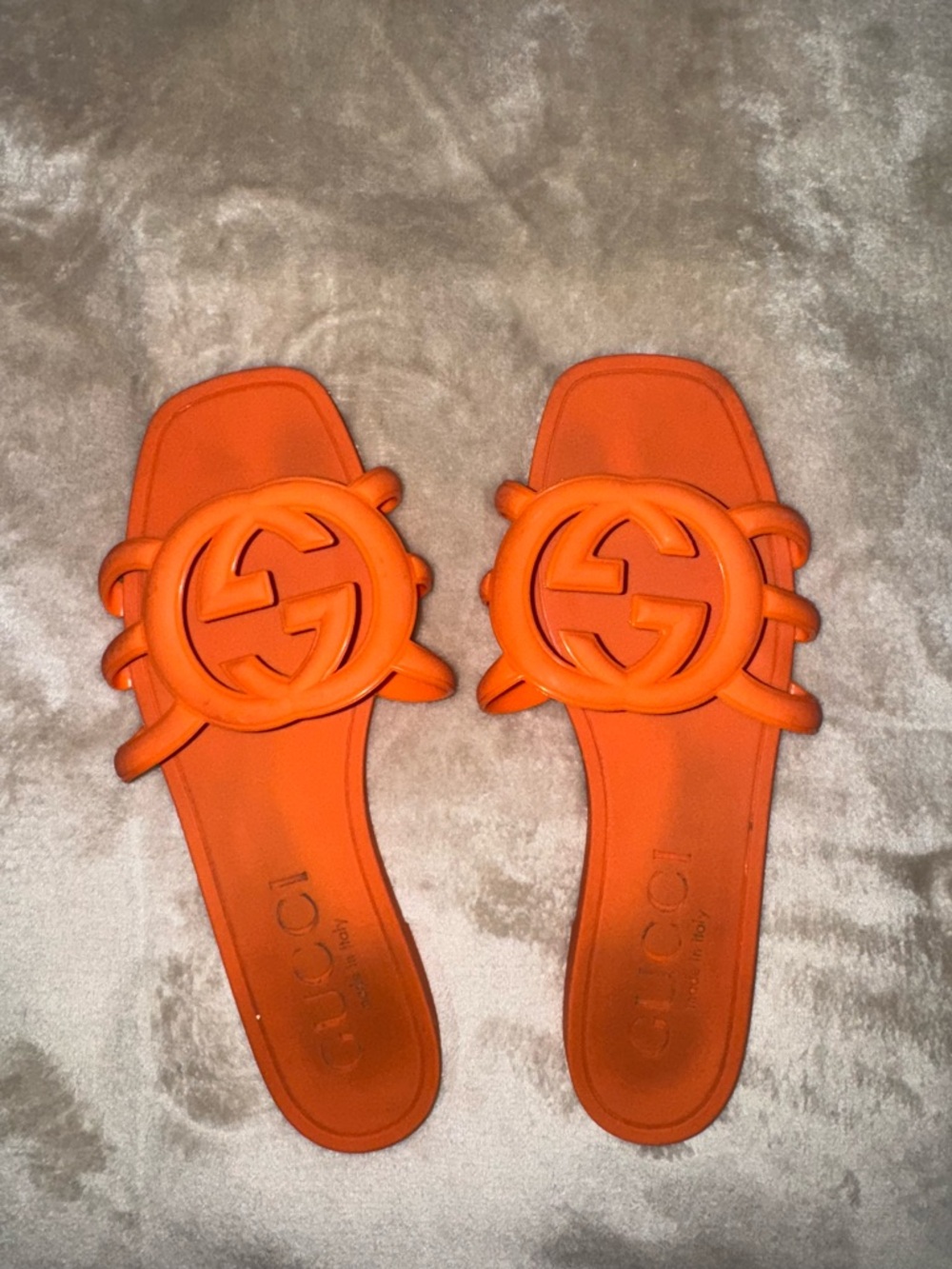 Gucci Orange Rubber GG Slide Sandals - Picture 2 of 3